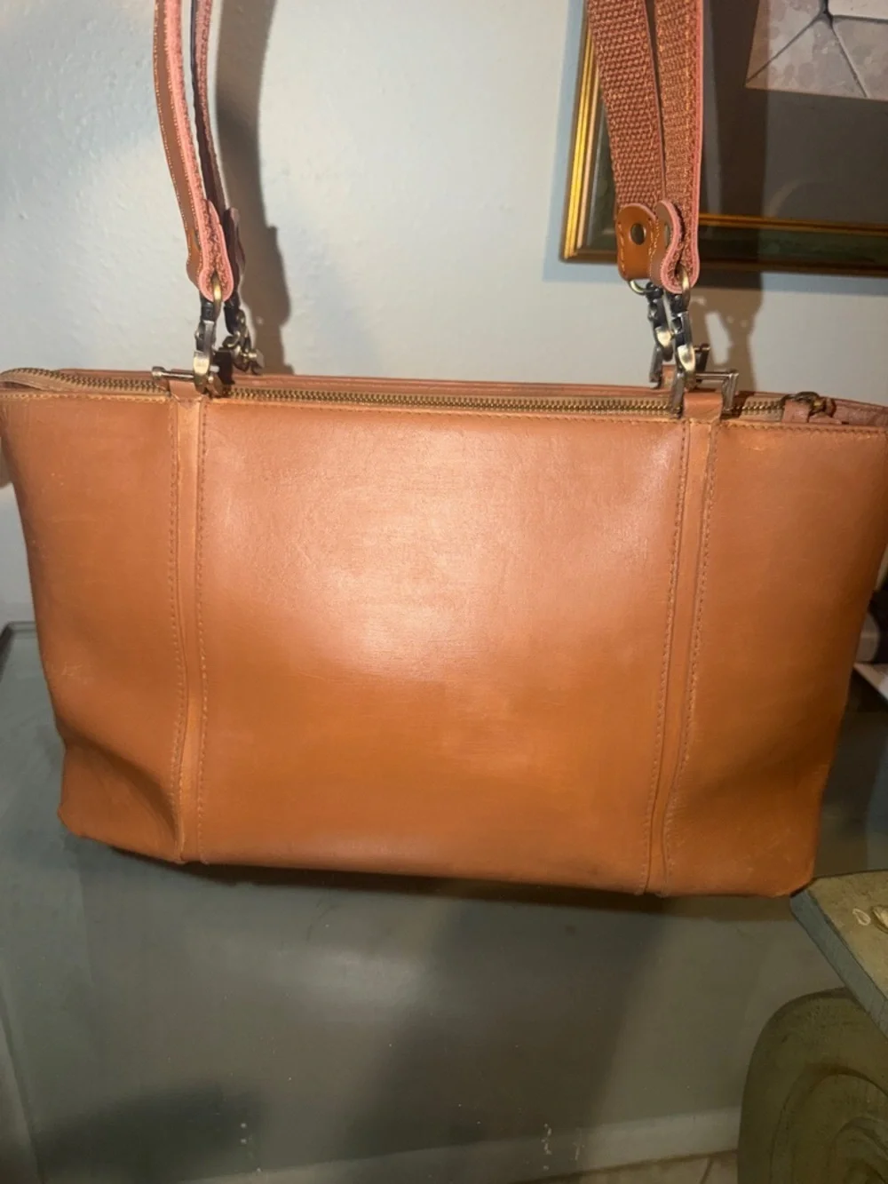 💯 Burberry Tan Leather Shoulder Bag with Hand-Painted Purple Floral Accents - Picture 4 of 16